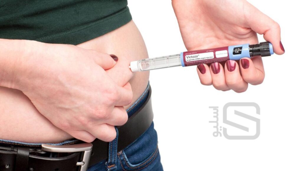 عکس تزریق آمپول ویکتوزا در نایحه شکم