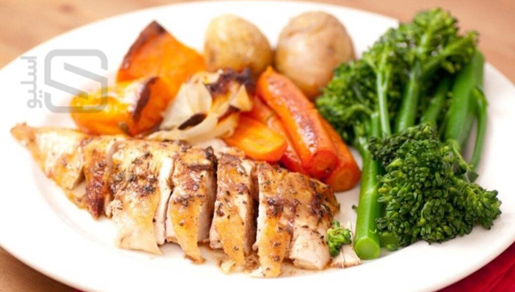 فیله مرغ گریل شده به همراه سبزیجات بخارپز