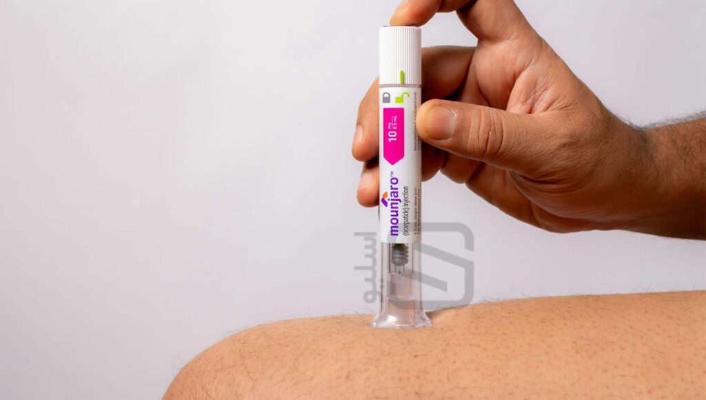 عکس تزریق آمپول مانجارو به ران